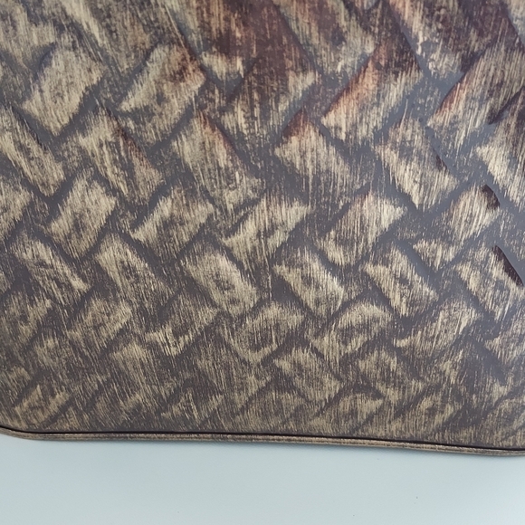 Hammered Basket Weave Metal Bronze Colored Oval Planter Bucket - Picture 3 of 8